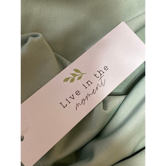 NEW Live in the Moment Green Ruched Front Long Sleeve Open Back Crop Top Size S - Picture 3 of 5